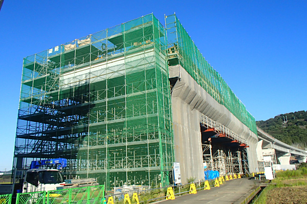 私達は、高知県高知市に本社があるPC橋梁上部工事に関わる鳶作業を主体基盤とした橋梁鳶・PC工事を施工する会社株式会社田口組です。